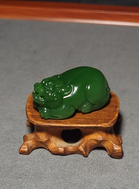 新疆的猫L082903 19.4克，肉质特别细腻的老坑菠菜绿碧玉貔貅雕件