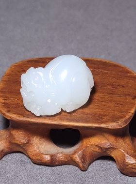 新疆的猫L111502 6.1克白度浓郁造型漂亮的老坑羊脂白玉貔貅雕件