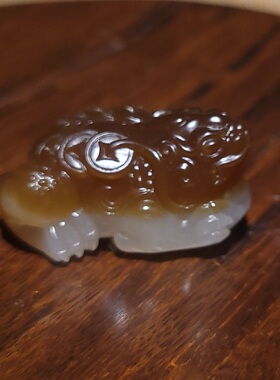 YQ020504新疆的猫18.5克绝美和田玉金山红糖白玉俏色苏工招财金蟾