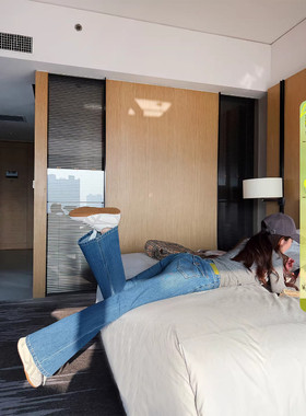 丰臀不贴腿~高腰微喇牛仔裤女春季蓝色遮肉显瘦翻盖提臀喇叭长裤