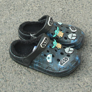 捡漏~大牌洞洞鞋加绒保暖外贸原单童鞋室内星球打战联名款男女鞋