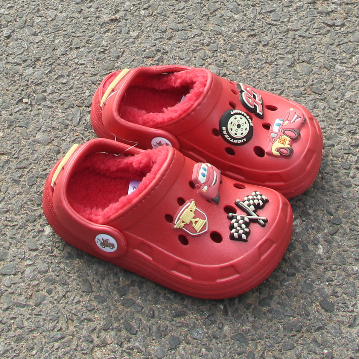 捡漏~大牌洞洞鞋加绒保暖舒适外贸原单童鞋室内拖鞋卡通包头鞋