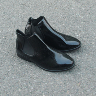 12.18孤品女士短筒亮面PU面两侧松紧平底尖头单靴