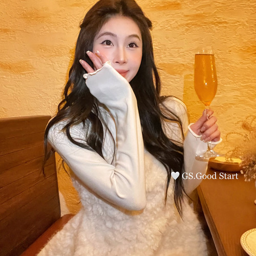 GS.GOOD START-裹上甜妹滤镜韩系甜美温柔羊羔毛吊带+针织衫套装