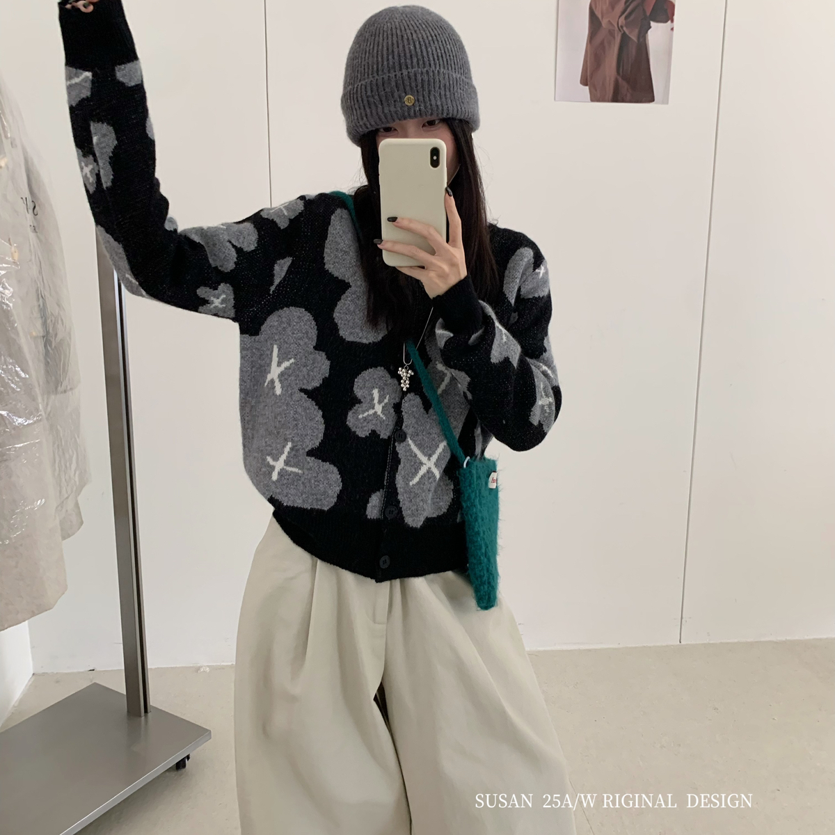 SUSAN-韩系博主调性秋冬加厚花朵显瘦保暖毛衣