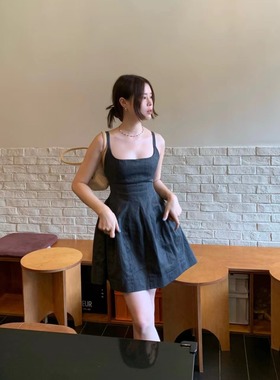 LONSLAN SUMMER 2023收腰大方领后背交叉吊带短裙