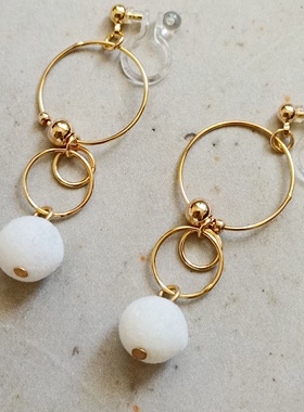 日系秋冬新款可爱简约白色灰色植绒毛球耳钉环无耳洞树脂u型耳夹