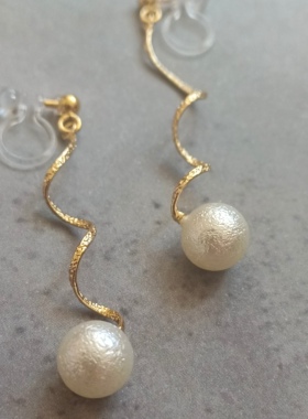 日系原创设计卷曲线闪粉珍珠精致可爱耳钉耳线无耳洞树脂u形耳夹