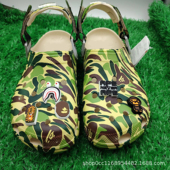2025新款 舒适休闲 防滑男鞋 猿人头迷彩印花洞洞鞋 卡通潮流情侣拖鞋