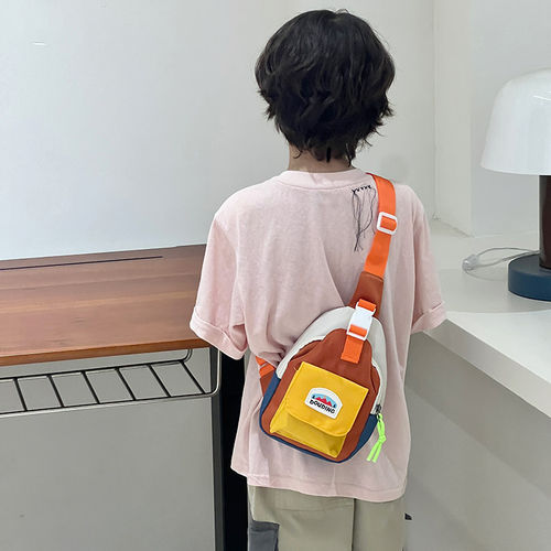 宝宝胸包潮流时尚男孩帅气撞色小挎包幼儿园女孩子休闲简约配饰包