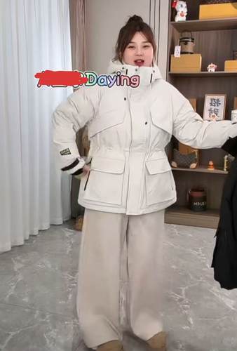 【11.13慧姐大码女装】2025新款羽绒服黑金外套UMDM2523-