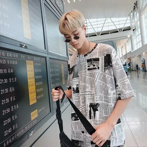 Newspaper Fashion Short Sleeve T-shirt, Five-Sleeve Korean Version, Loose Personality, Fashionable Style, Gas Hanging, Bottom Shirt, Summer