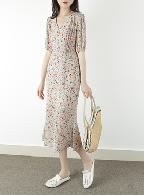 ARTIN徕倩2023泡泡袖真丝连衣裙夏季V领收腰桑蚕丝碎花裙 OP6282