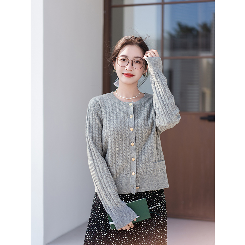 apipedream如一梦 100%羊毛 金扣绞花复古针织开衫外套/织梦点金