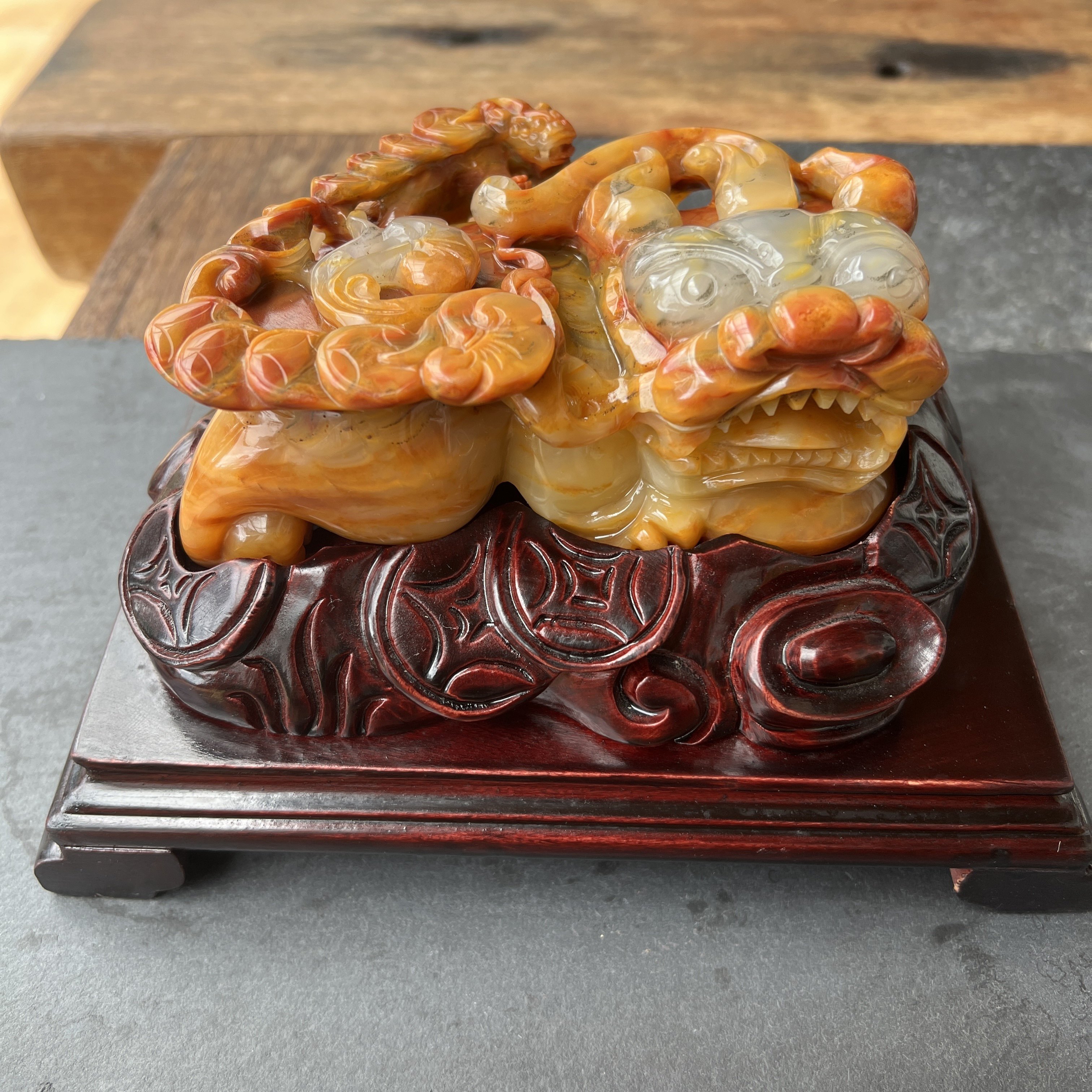 正宗云南天然黄龙玉霸王貔貅摆件母子皮丘金沙老料手工雕刻带证书