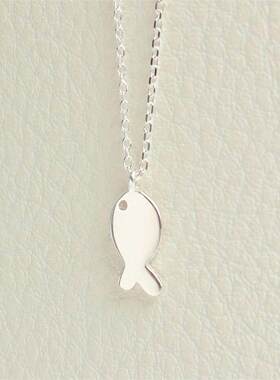 白铜镀厚银小鱼饼干项链女韩系ins简约个性咸鱼吊坠锁骨链