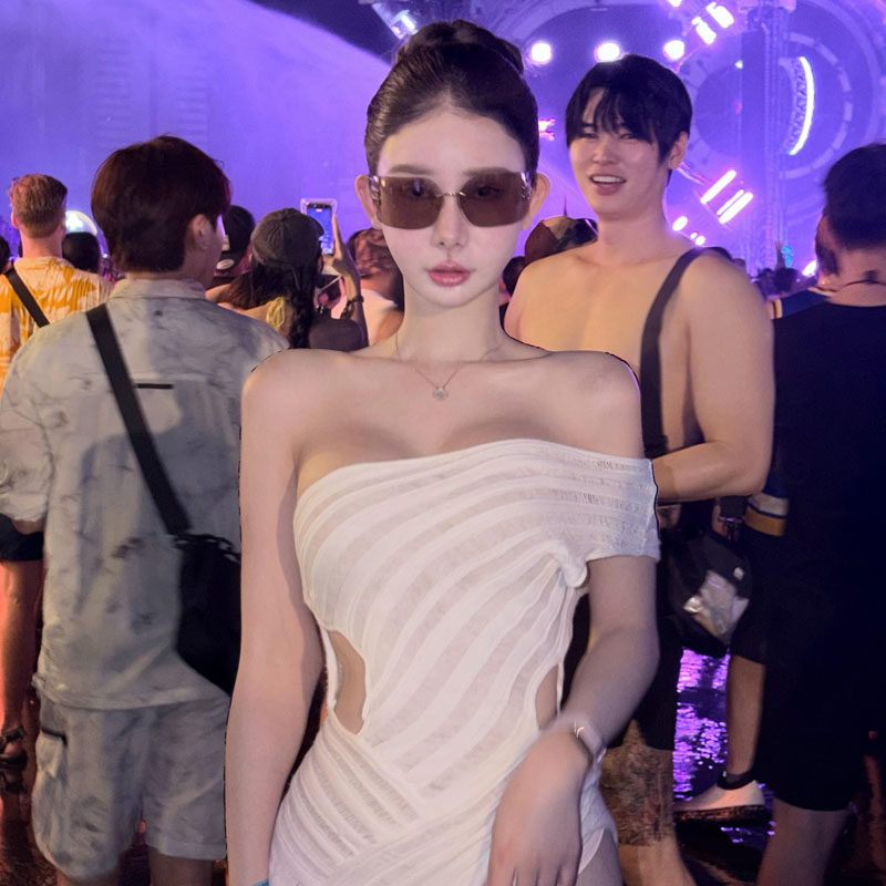 海边度假写真性感度假风一字肩镂空连衣裙女白色修身包臀裙辣妹风