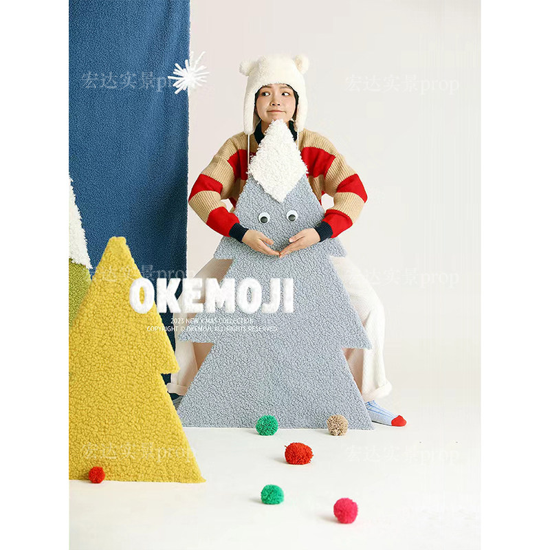 儿童实景儿童摄影棚拍照道具展会新款中大童亲子圣诞树牌创意主题