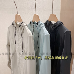 柜面品质版 型显瘦轻盈防水透气休闲连帽软壳轻户外外套纯色女春新