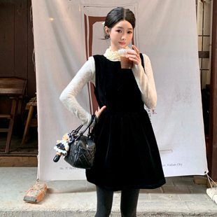 桃吱吱26年春季新款套装雏菊简约蕾丝高领内搭+法式气质小黑裙女