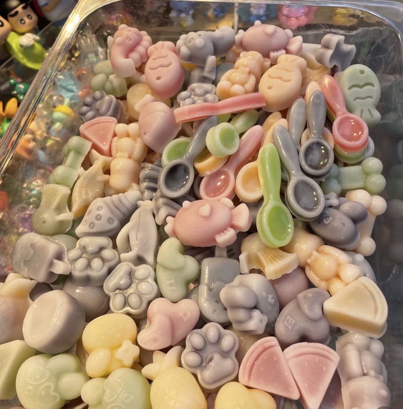 蜡网红爆款腊爆浆瓶夹心蜡皮糖儿童口香果食皮批发