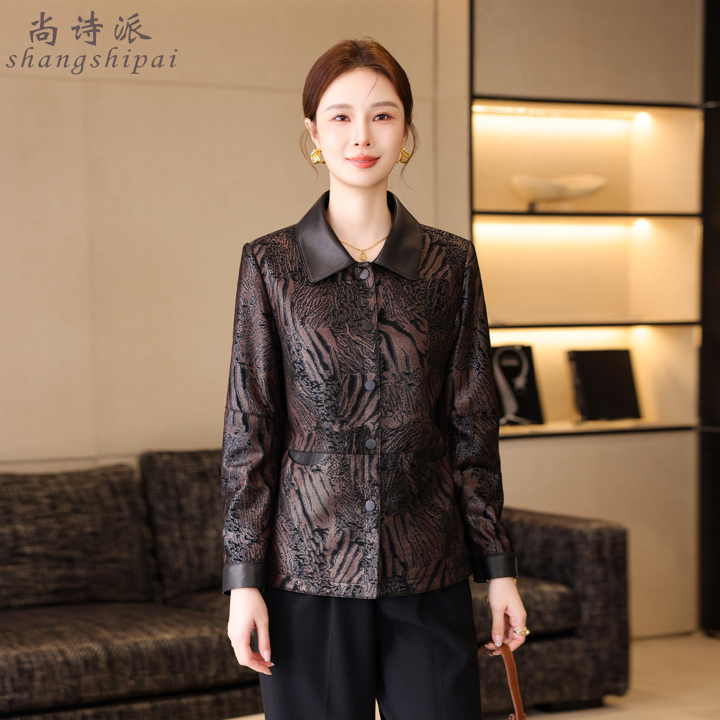 海宁真皮皮衣女士2025秋冬新款中老年妈妈绵羊皮印花修身外套短款