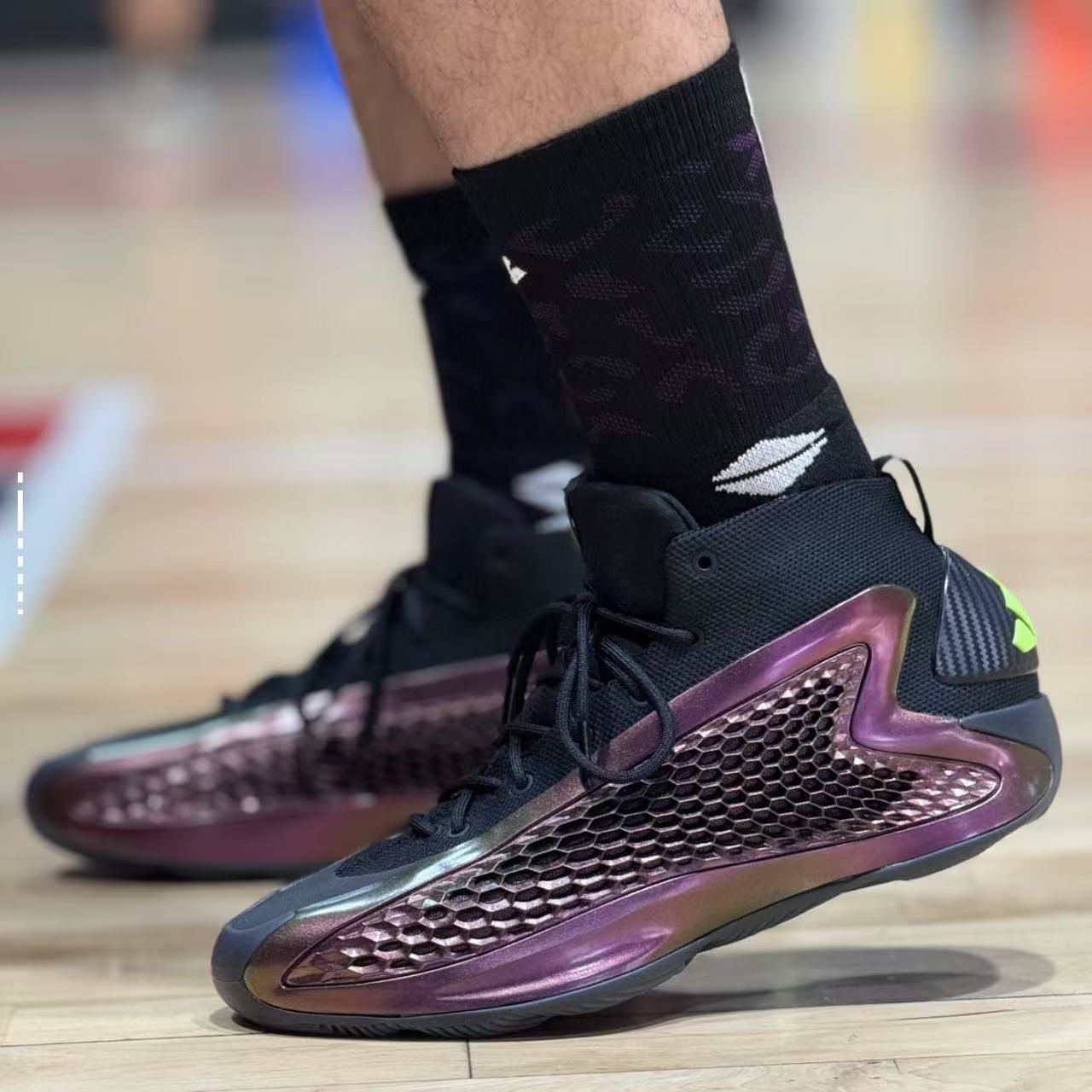 Adidas阿迪达斯 A.E.1爱德华兹男子减震防滑耐磨实战篮球鞋IF1858