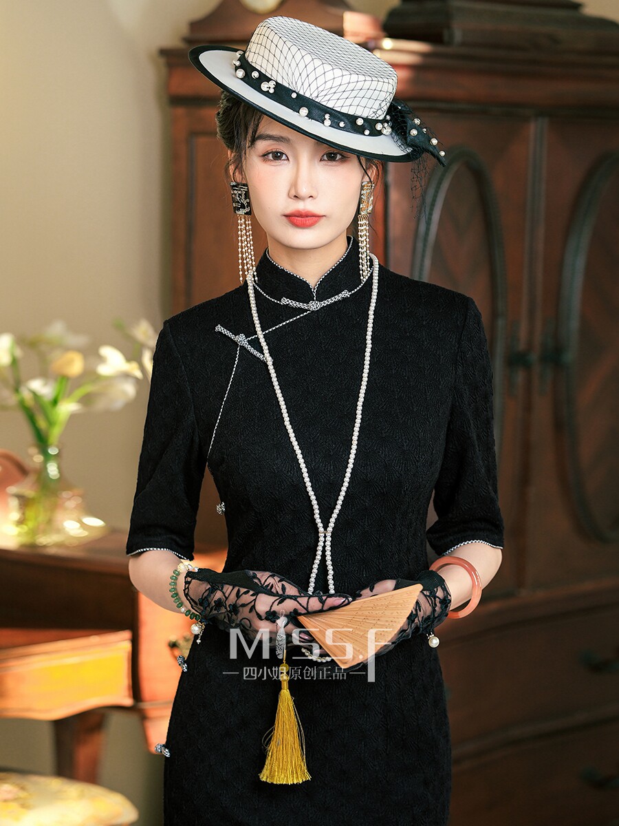 MISS SI의 검은색 긴팔 젊은 스타일 가을 겨울 치파오 신상 2024 새로운 스타일 여성의 새로운 중국 스타일은 매일 착용할 수 있습니다