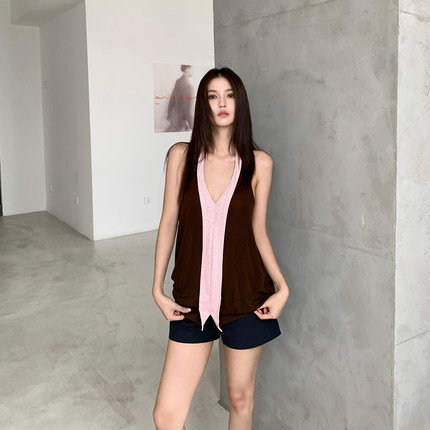 RUSTLE INTERLUDE 撞色天丝美丽诺羊毛挂脖v领露背吊带背心