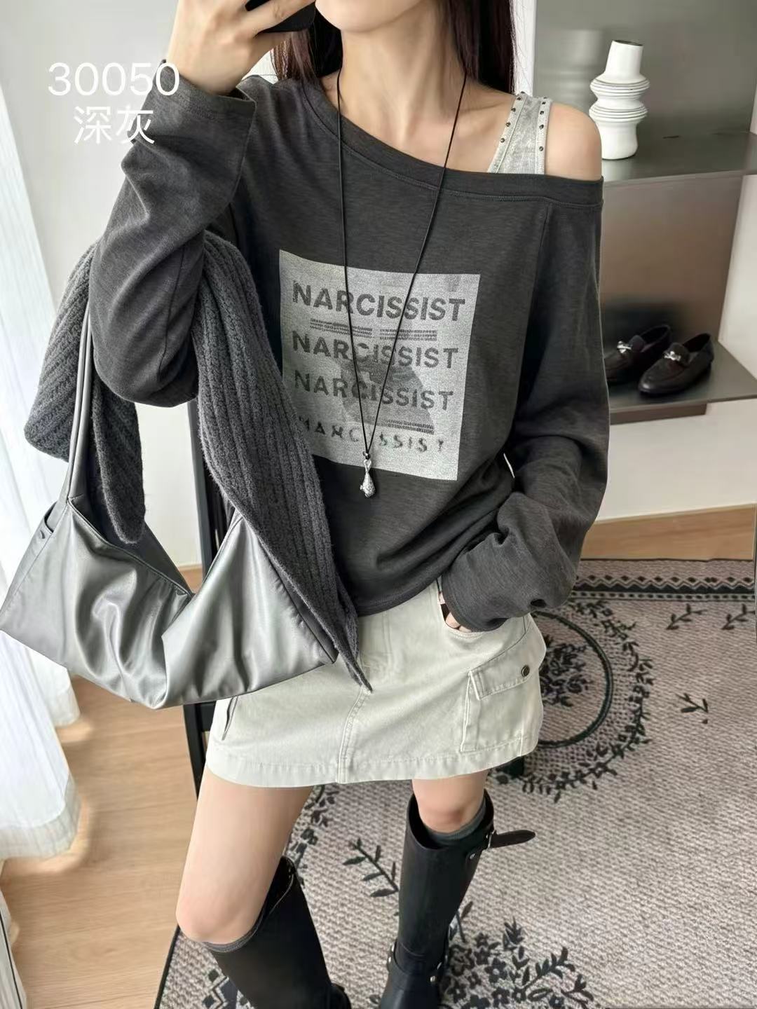 欧洲站2026秋季新韩版时尚斜肩露肩宽松显瘦百搭字母长袖T恤女