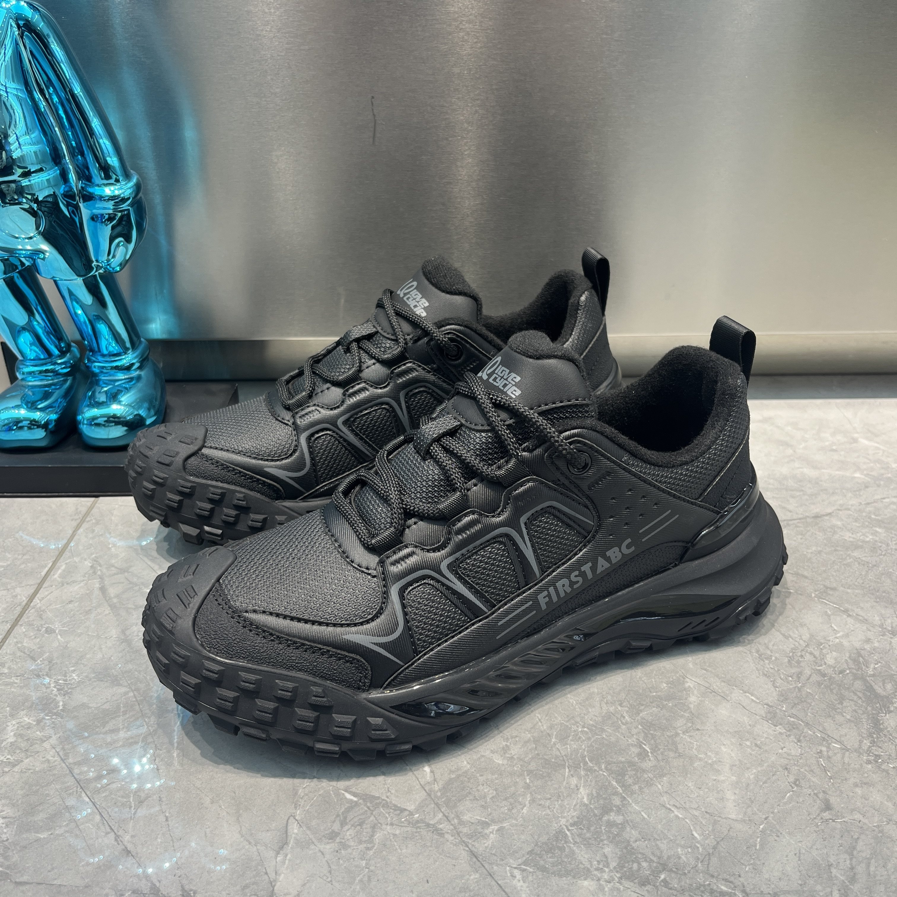 男鞋2025年秋冬季新款欧洲站低帮休闲鞋黑武士潮流百搭登山运动鞋