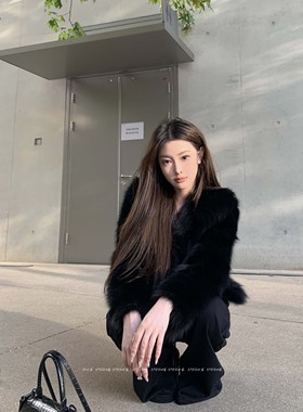 BABYblue【黑天鹅】狐狸毛显瘦短款V领黑色毛毛年轻皮草外套秋冬