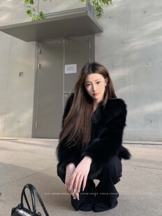 V领黑色毛毛年轻皮草外套秋冬 狐狸毛显瘦短款 BABYblue 黑天鹅