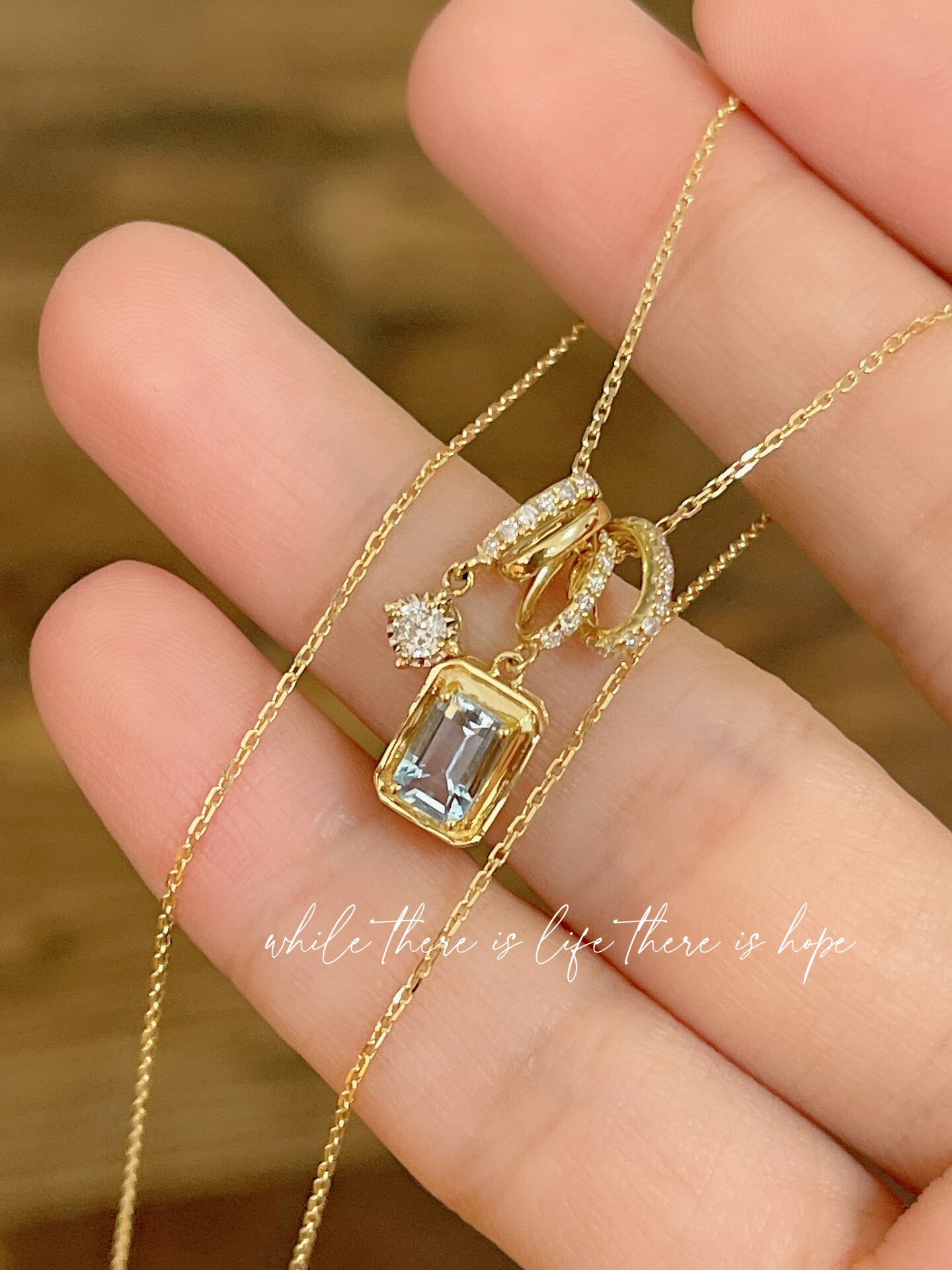0.25ct Diamond & 0.50ct Aquamarine 18k Gold Necklace - Product image 2