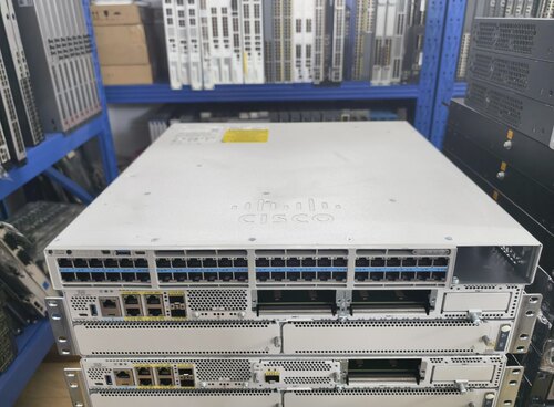 思科 C9300X-48HX-A 企业级交换机 48口UPOE，配件齐全，功能包好