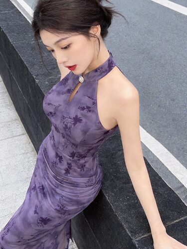 高级感紫色无袖挂脖连衣裙女2026新款新中式改良旗袍紧身包臀长裙