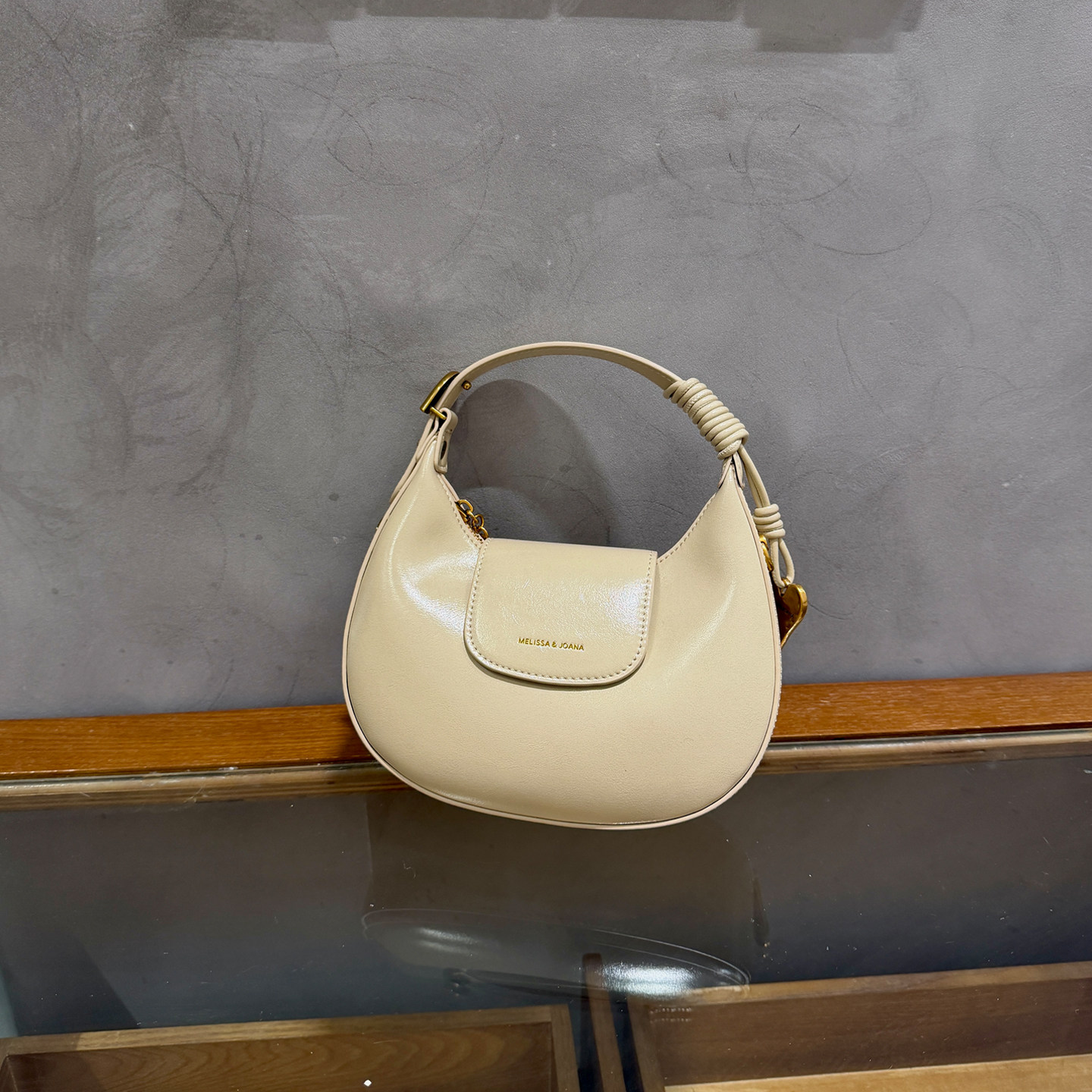 原创小众设计油蜡皮手提半圆马鞍包2026早春高质感轻奢单肩斜挎包,箱包皮具/热销女包/男包,马鞍包,淘宝优惠券,粉丝福利购,淘宝优惠卷