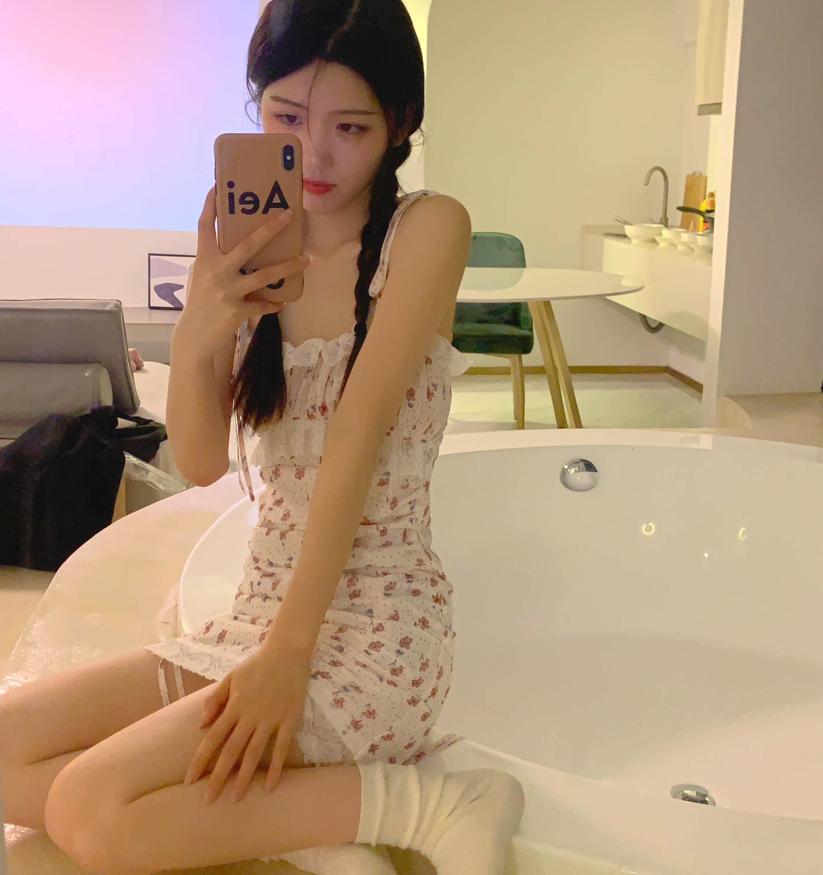 Real shot pure desire Angel white jasmine lace with pleated lace to show thin floral suspender skirt