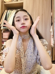 Live camera monitoring cute and charming sexy sweet color matching floral button neck strap top