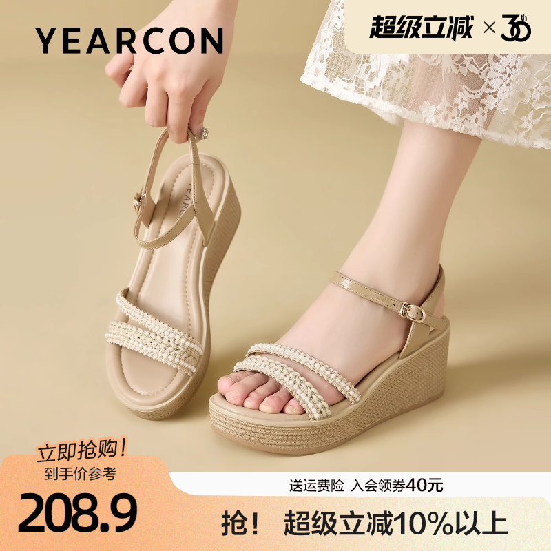 意尔康度假风一字带凉鞋女2025夏季新款珍珠坡跟松糕休闲高跟凉鞋