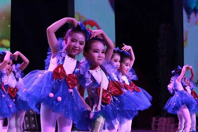 六一演出可爱风纱裙幼儿园舞蹈服