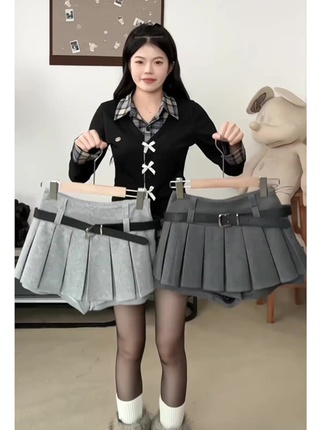 Plus-Size Pleated Skirt for Women, Autumn and Winter, Versatile High-Waisted Slimming A-Line Short Skirt with Anti-Exposure Skirt Pants