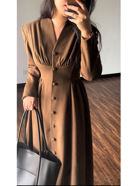 法式赫本风复古气质中长款收腰修身显瘦秋冬新款长袖外套连衣裙