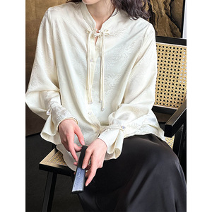 橘芷新中式衬衫女款2024春季复古小众盘扣流苏缎面提花上衣8921-1