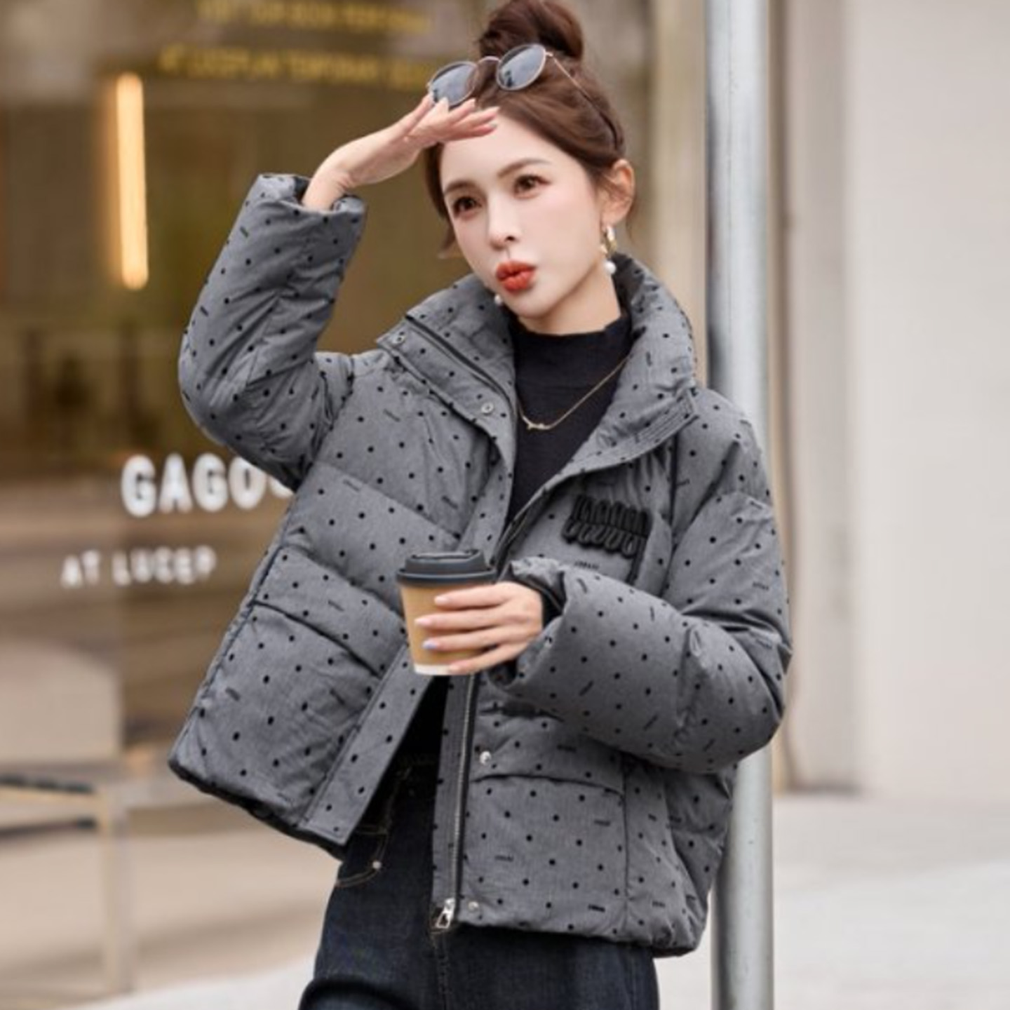 大码女装短款波点羽绒服女加厚保暖冬季时尚洋气保暖白鸭绒外套