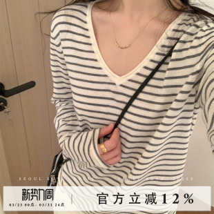 韩系休闲风v领条纹针织上衣女2026春季 设计感宽松显瘦上衣 新款