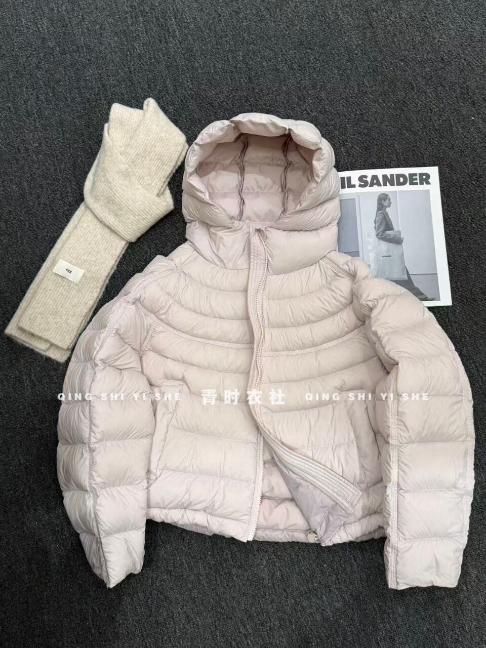 90白鸭绒连帽排骨羽绒服女冬季新款小个子轻盈保暖泡芙短外套2603