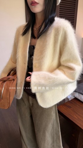 660125 V领单排扣羊毛拉绒外套女秋冬新款松弛软糯显瘦小个子上衣