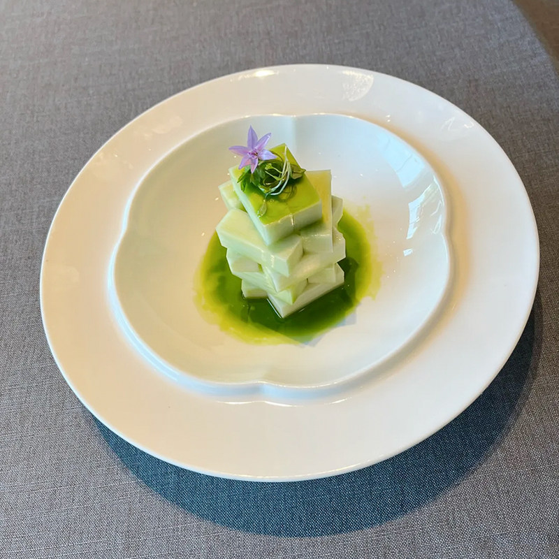 酒店中厨餐具圆形如意宽边冷菜盘凉菜会所特色会所包厢融合菜盘子