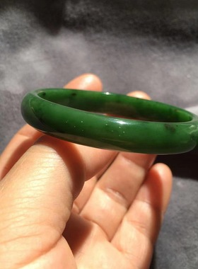 满绿色碧玉细条美人镯